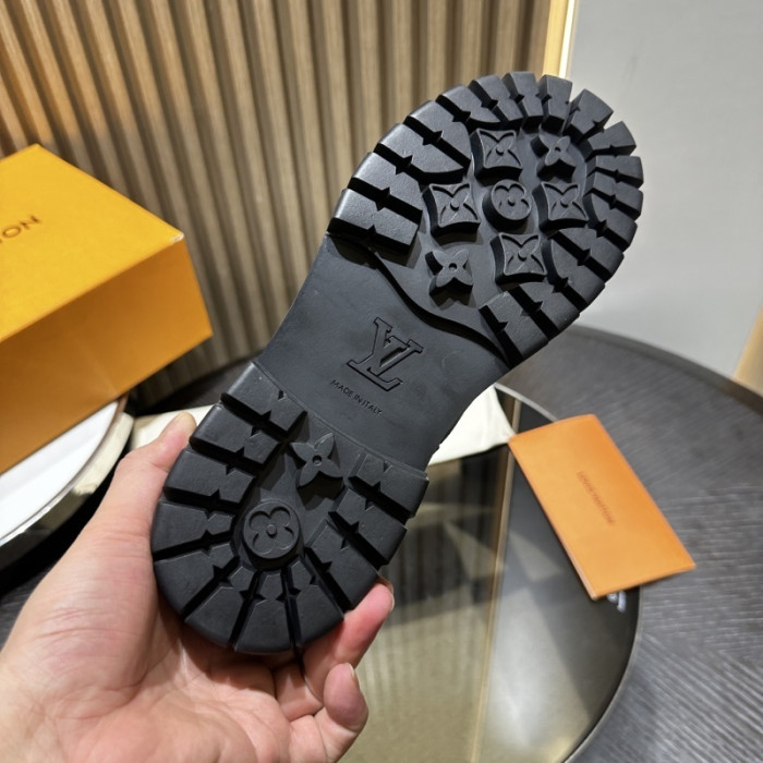 LO1_VTS BOOTS