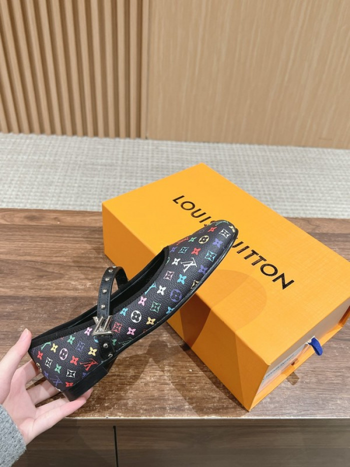L0vis Vvtt0n Flats