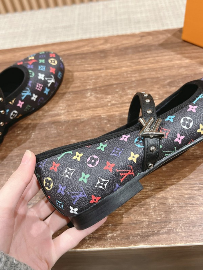 L0vis Vvtt0n Flats