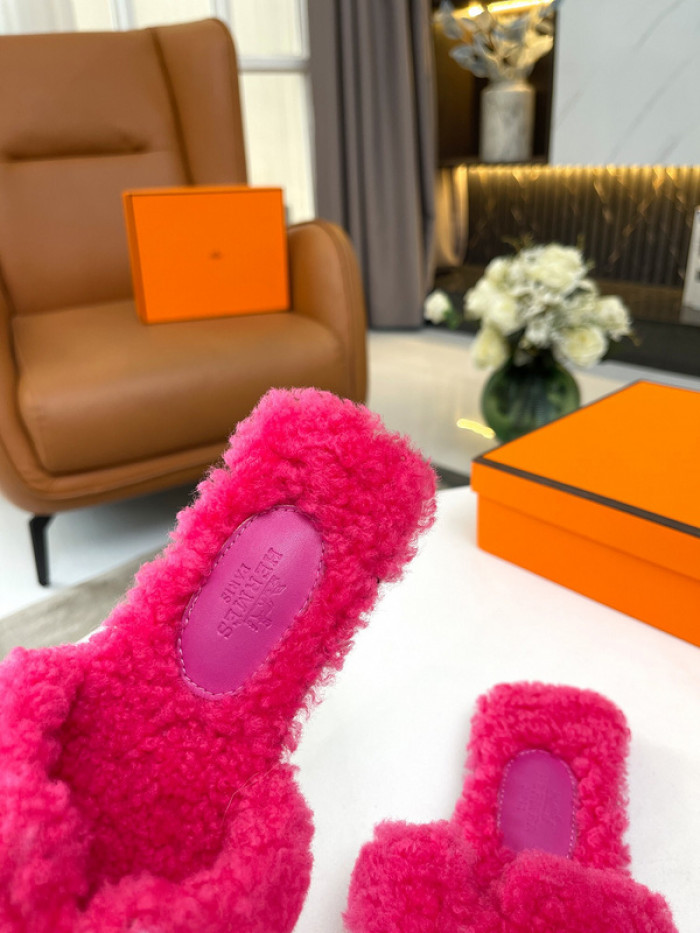 H**me5 SANDALS