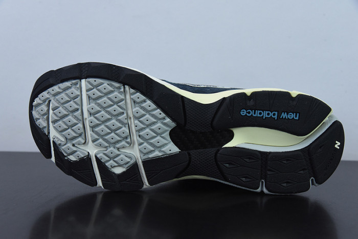 New Balance M990TE3