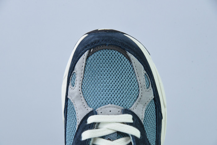 New Balance M990TE3