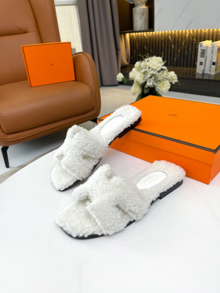 H**me5 SANDALS