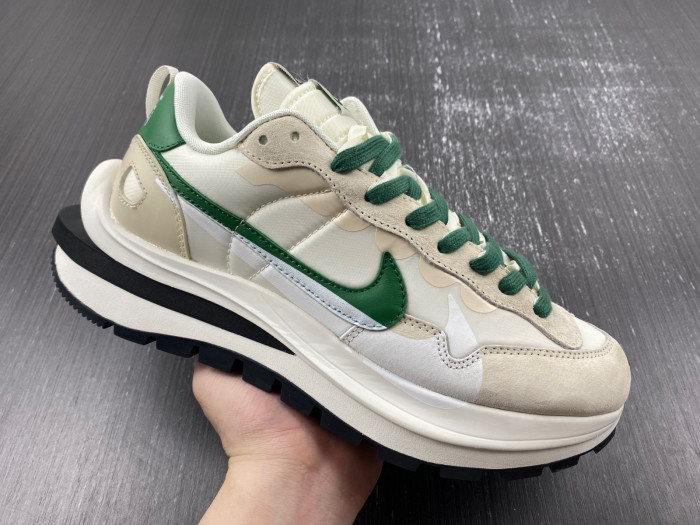 Sacai x VaporWaffle  DD1875-102