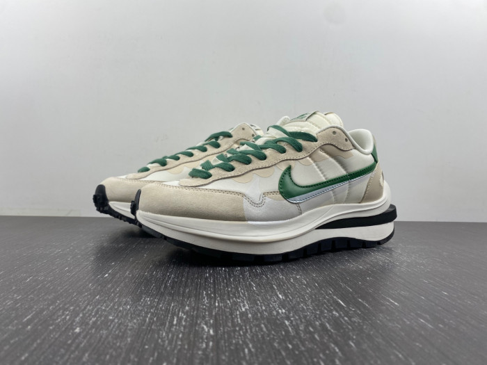 Sacai x VaporWaffle  DD1875-102
