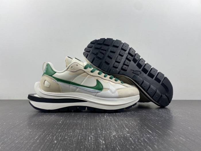Sacai x VaporWaffle  DD1875-102