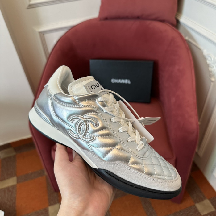 Ch**el sneaker