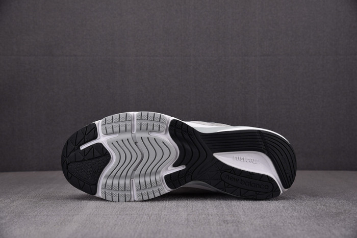 New Balance M990GL6