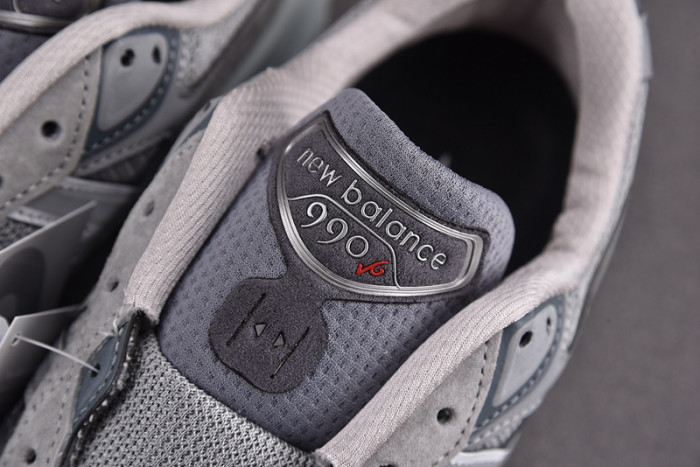 New Balance M990GL6