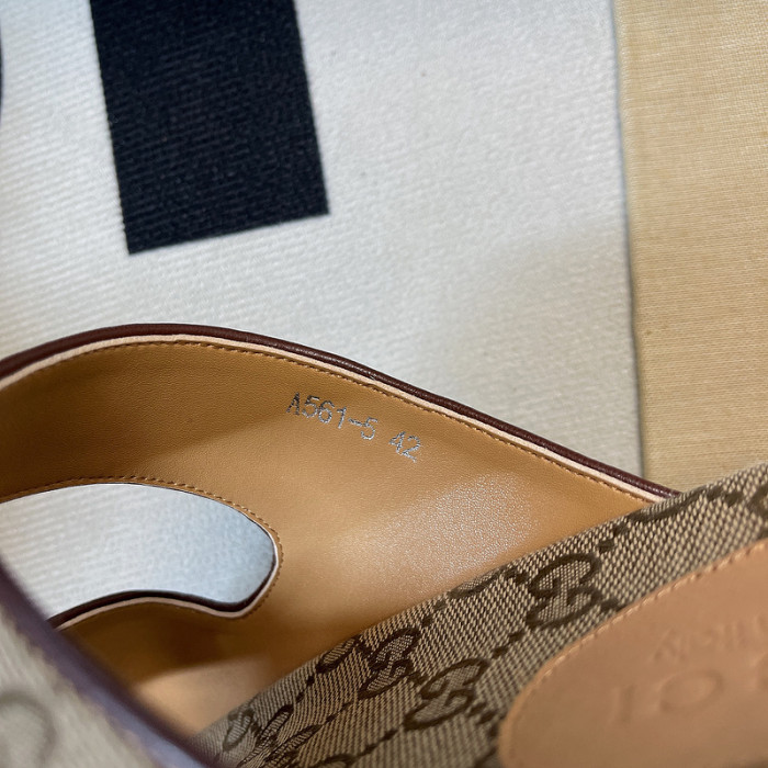 Gvc*1 SANDAL