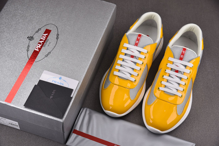 Pra*a sneaker
