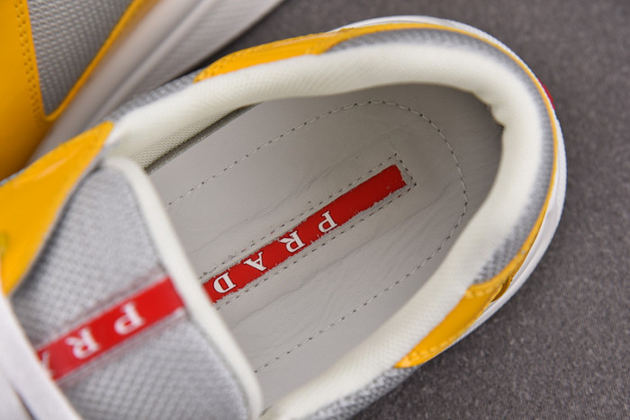Pra*a sneaker