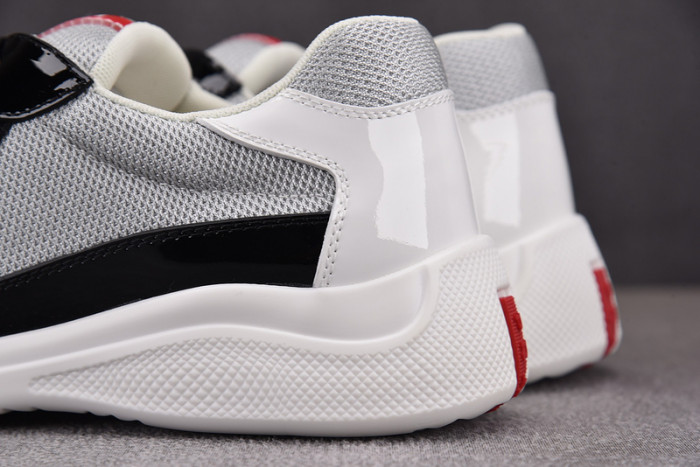 Pra*a sneaker