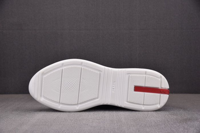Pra*a sneaker