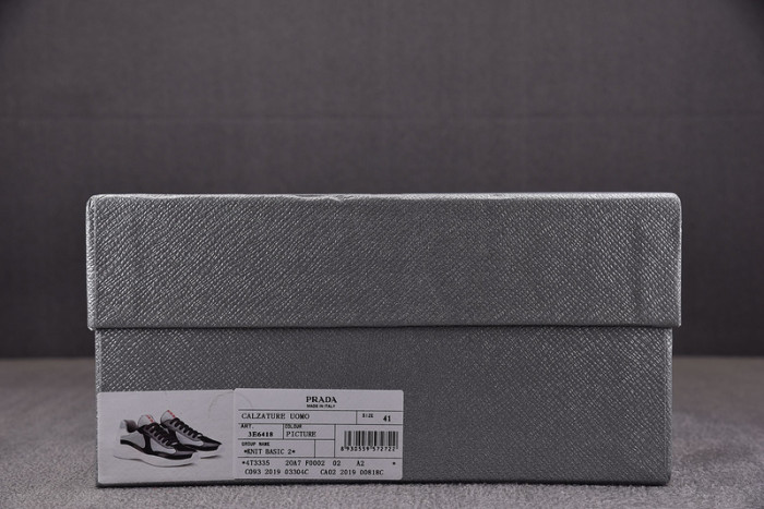 Pra*a sneaker