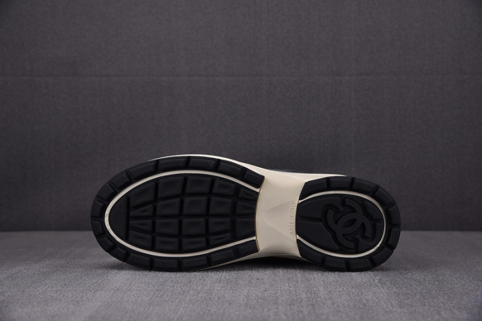 Ch**el sneaker
