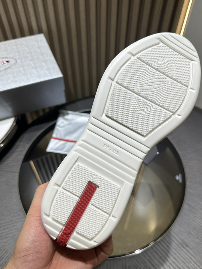 Pra*a sneaker