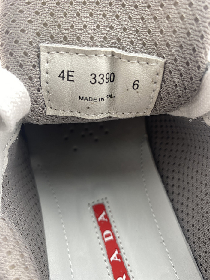 Pra*a sneaker