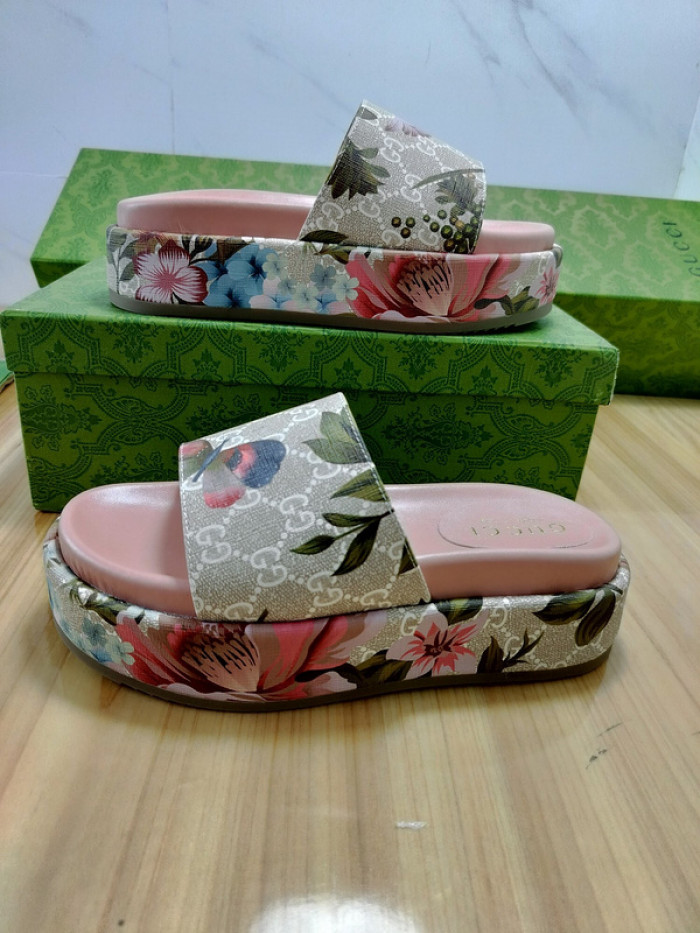 Gvc*1 SANDAL