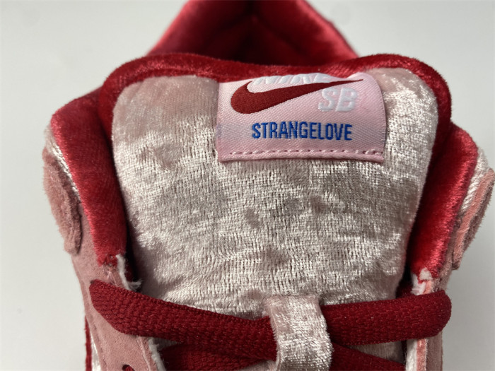 Nike SB Dunk Low StrangeLove Skateboards CT2552-800