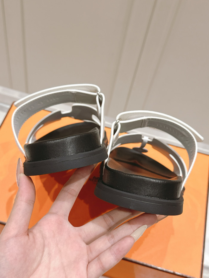 H**me5 SANDALS