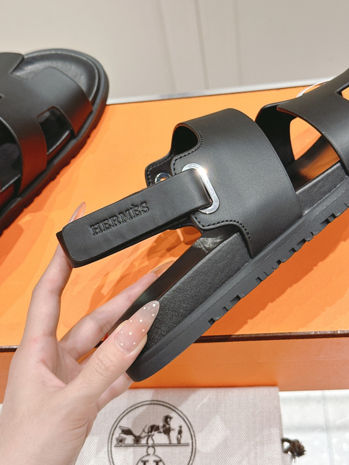 H**me5 SANDALS