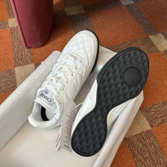 Ch**el sneaker