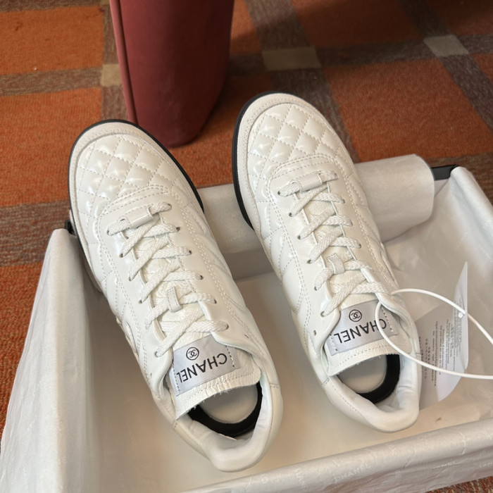 Ch**el sneaker