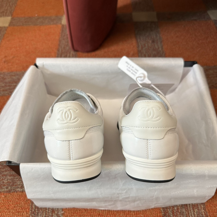 Ch**el sneaker