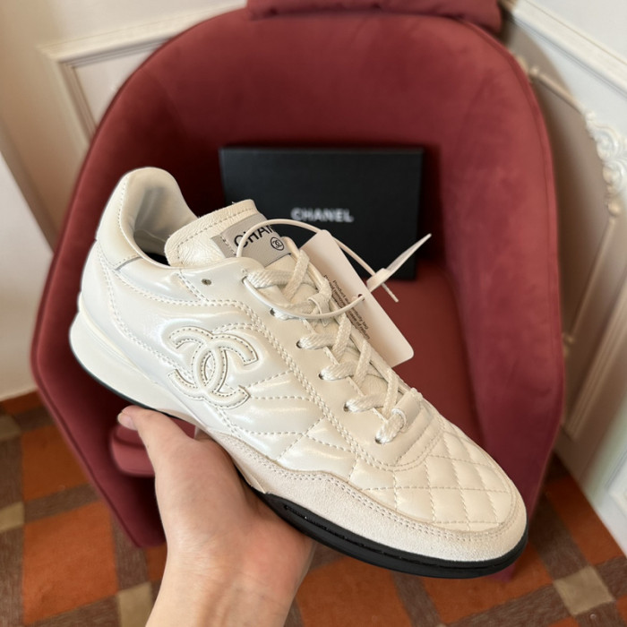 Ch**el sneaker