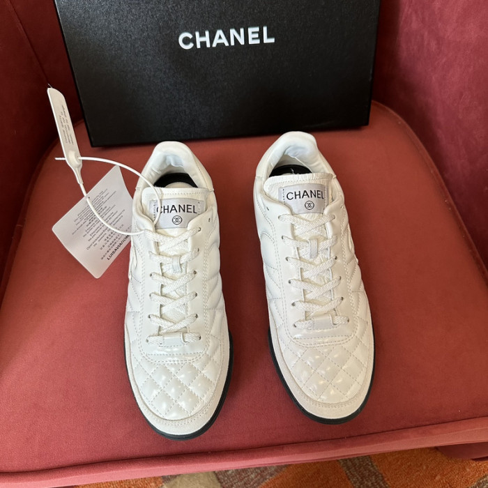 Ch**el sneaker